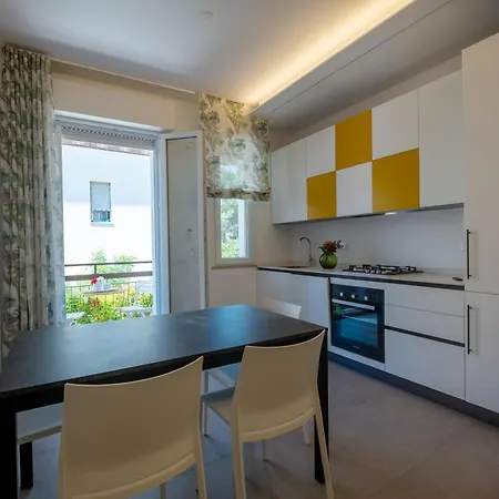 167 - Bellissimo Bilocale Al Primo Piano In Centro A Marcelli, A 50 Mt Dal Mare - Inclusa Nel Prezzo *